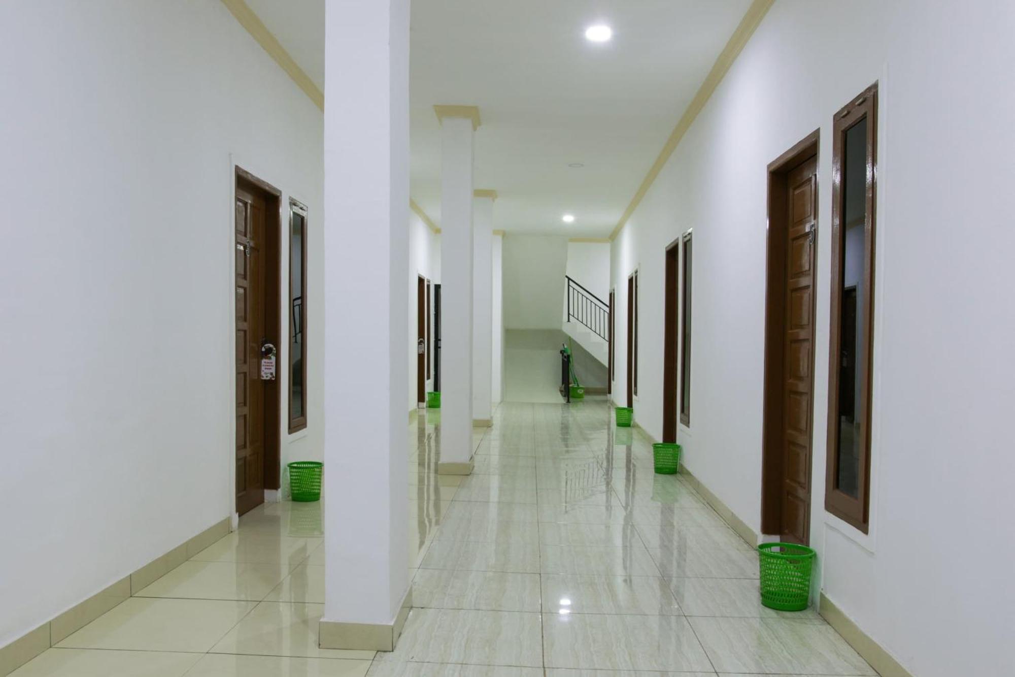 Hotel O Pa Baeng Baeng Near Rumah Sakit Faisal Formerly Guest House Cahaya 7296 Makassar Eksteriør billede